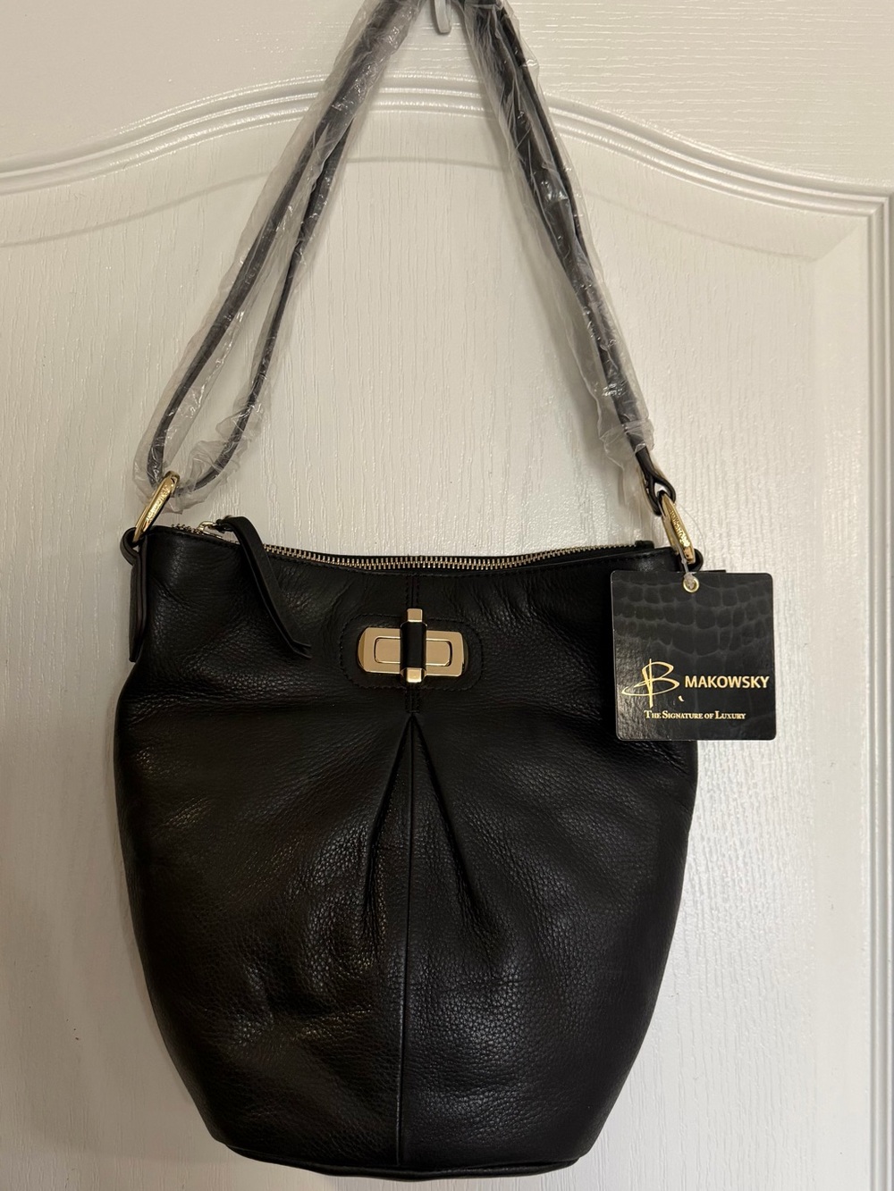 NWT B. Makowsky black leather bucket bag